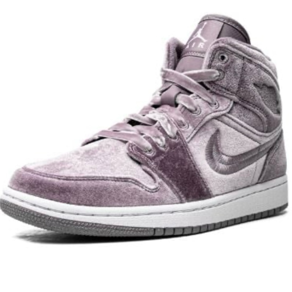 Women’s Air JORDAN MID 1 SE Size 8.5